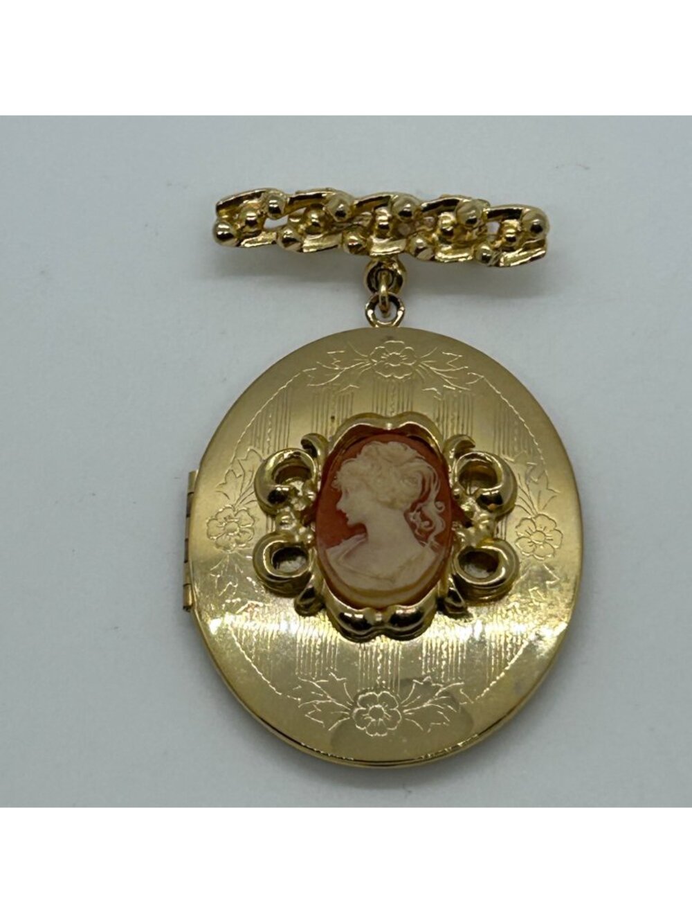 Vintage Cameo Locket Pin Brooch Pendant Gold Tone Resin Floral Engraved Oval